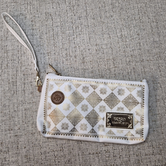 Universal Studios Wizarding World Of Harry Potter Wristlet Hogwarts To London - Picture 1 of 6